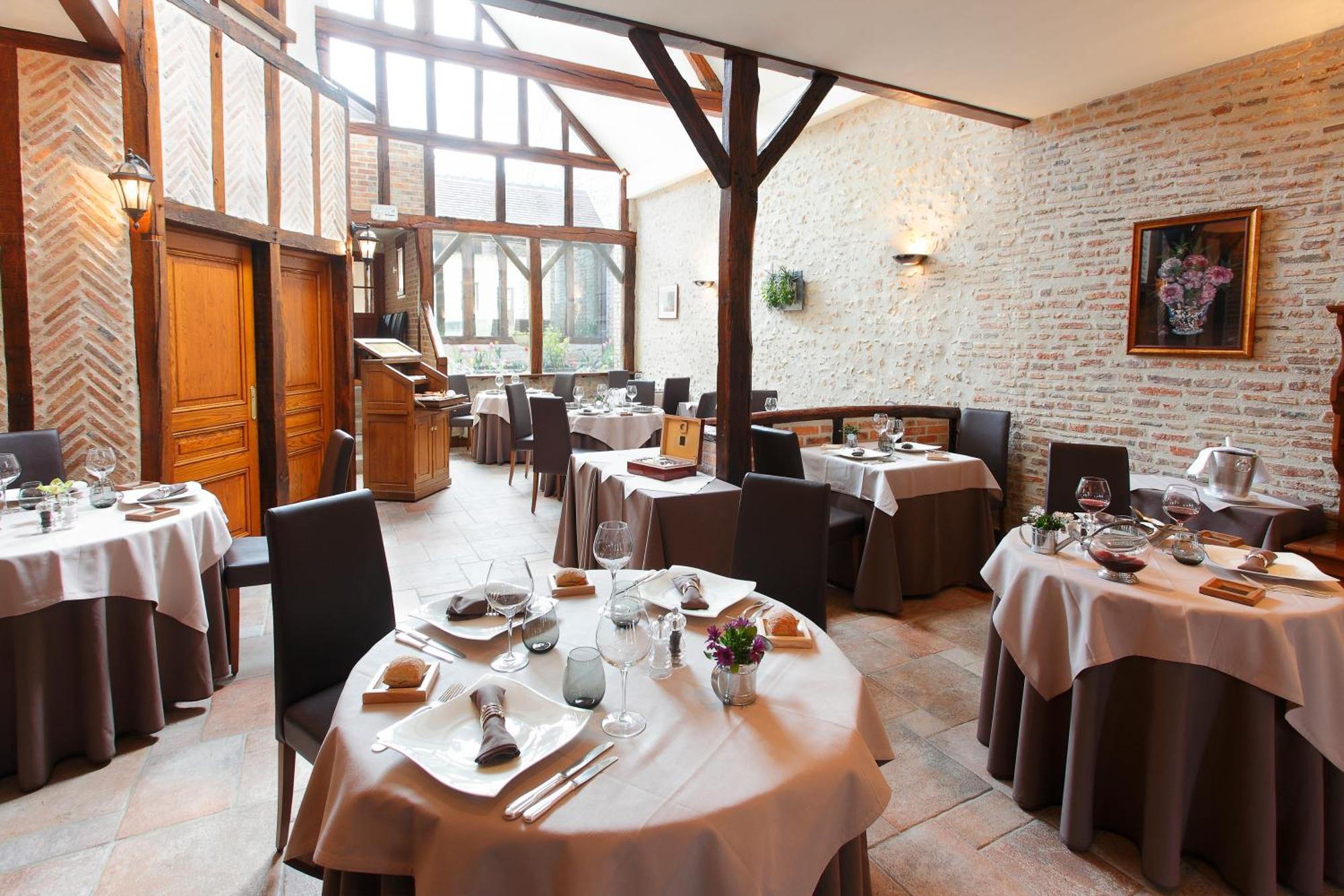 La Chaumiere Hotel Aubigny-sur-Nere Exterior photo