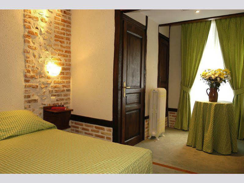 La Chaumiere Hotel Aubigny-sur-Nere Exterior photo